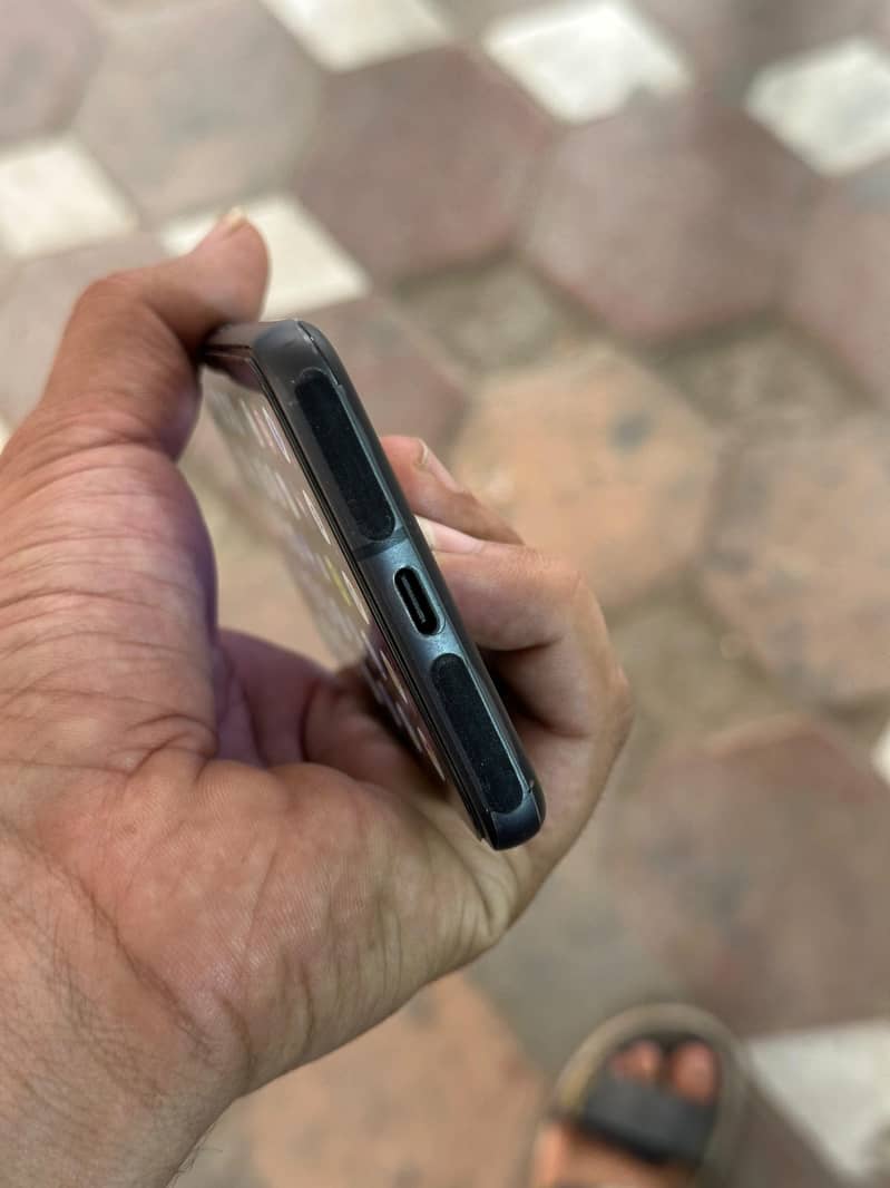 Google Pixel 8 4