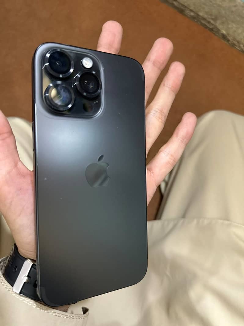 Apple iPhone 15 Pro Max 3