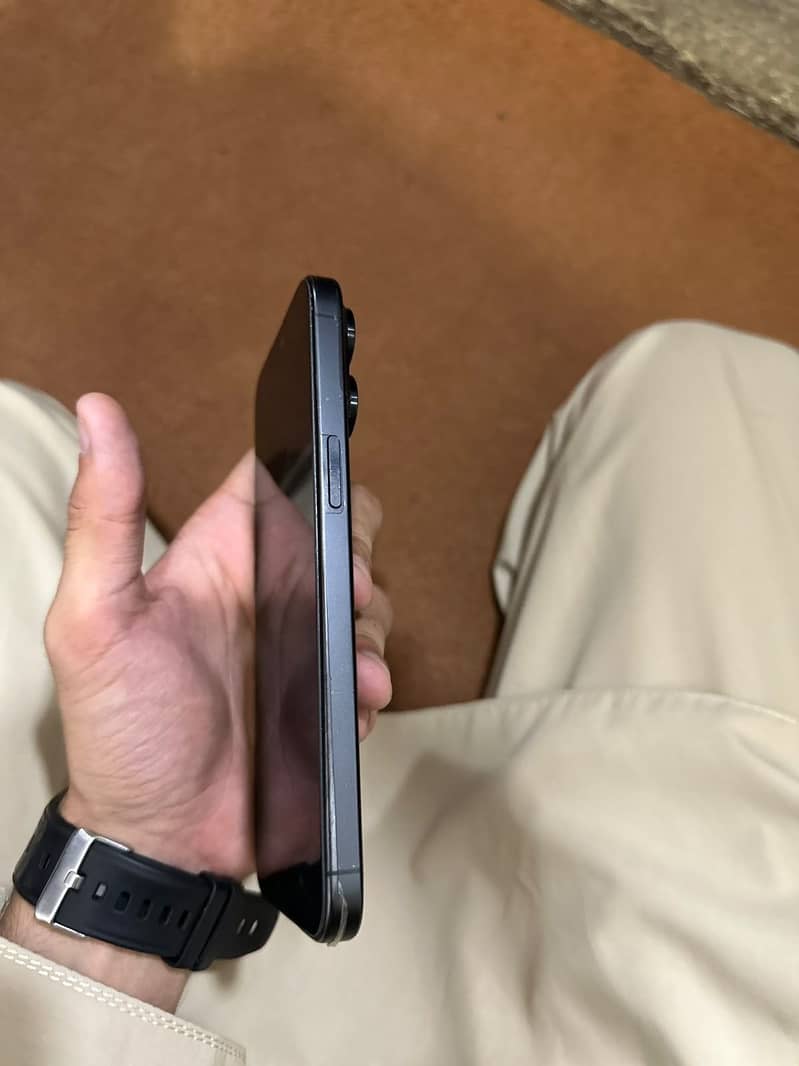 Apple iPhone 15 Pro Max 5