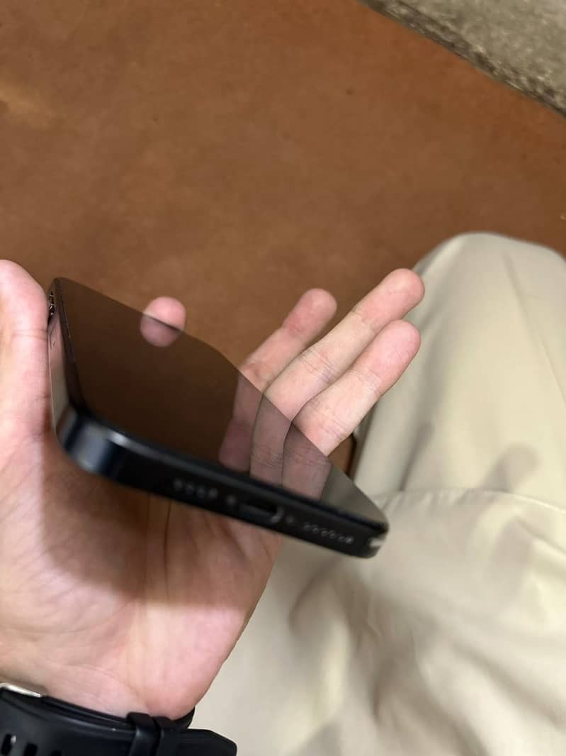 Apple iPhone 15 Pro Max 6