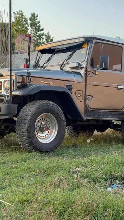 Toyata fj 40