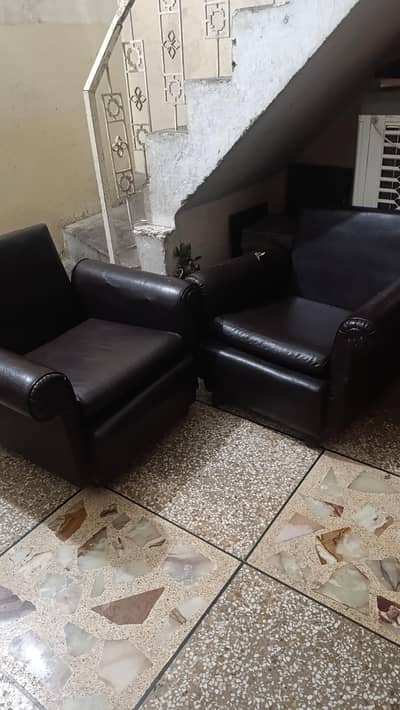 1 seater  2 sofas