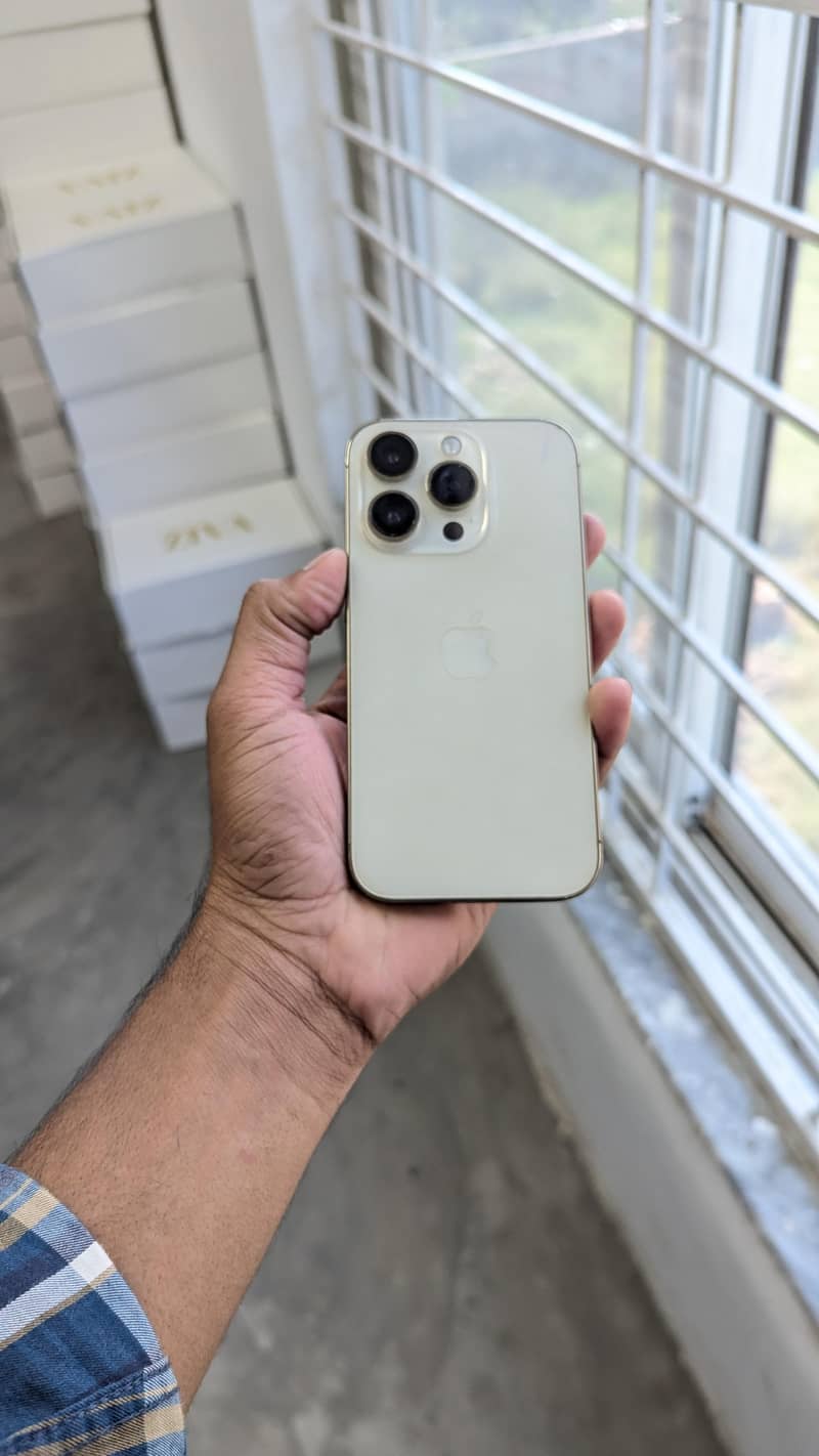 Apple iPhone 14 Pro 1