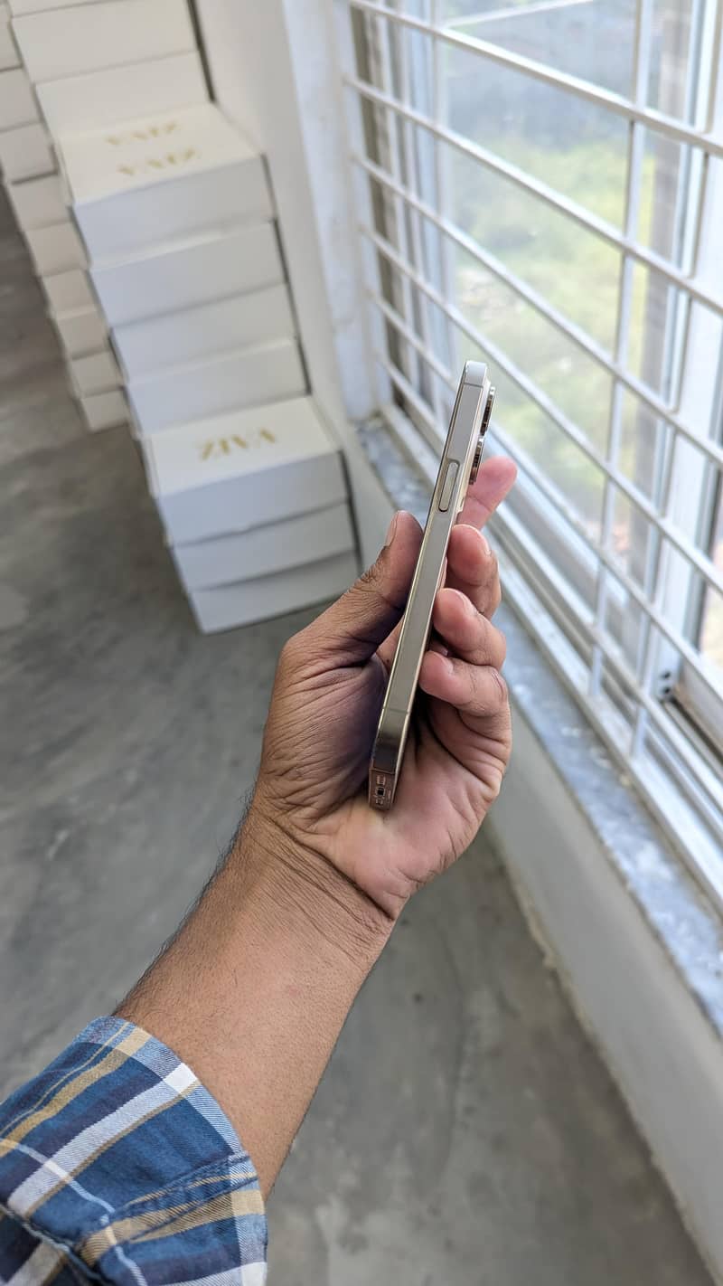 Apple iPhone 14 Pro 2