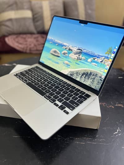 MacBook M3 air, 10/10 condition with box and all accessories