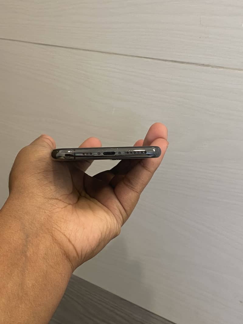 Apple iPhone 11 4