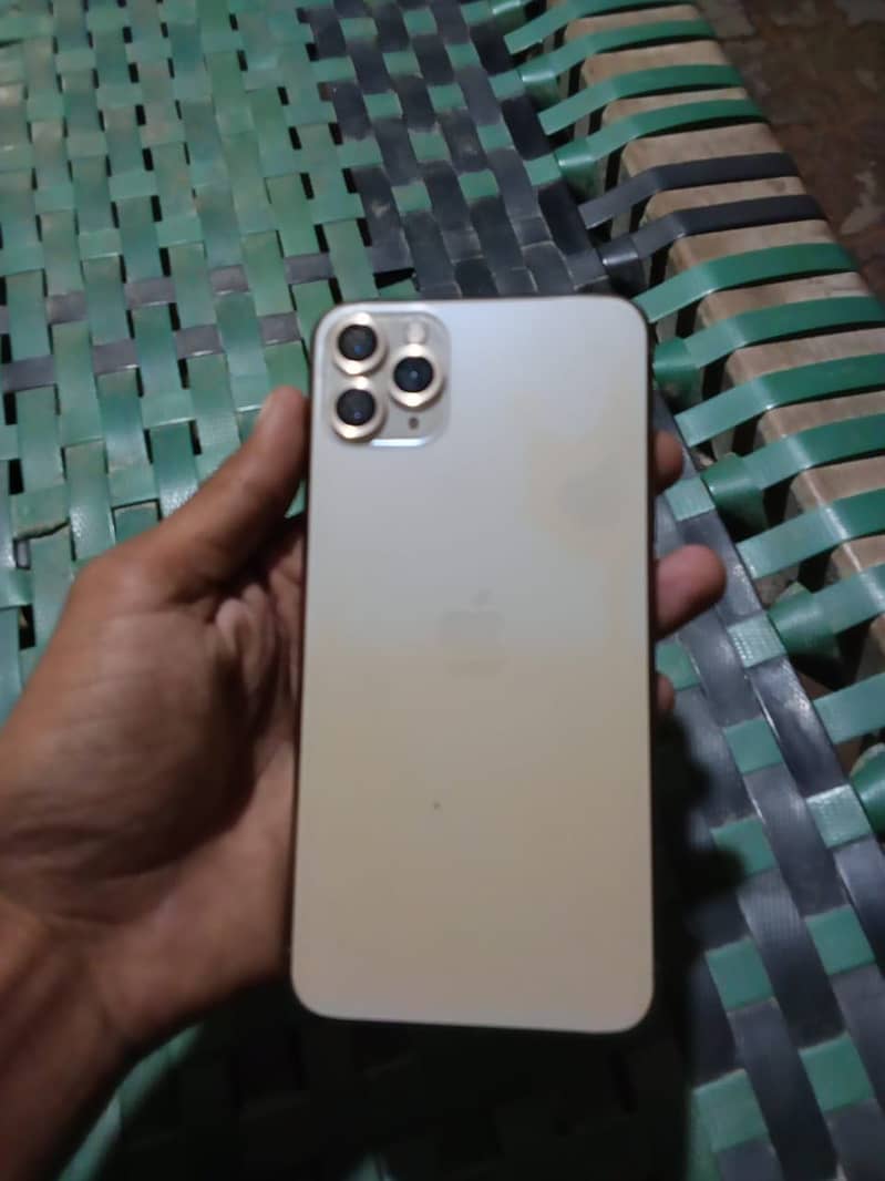 Apple iPhone 11 Pro Max 4