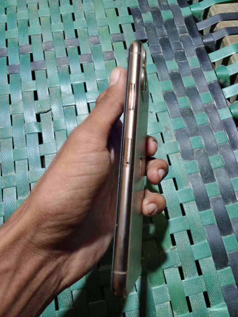 Apple iPhone 11 Pro Max 9