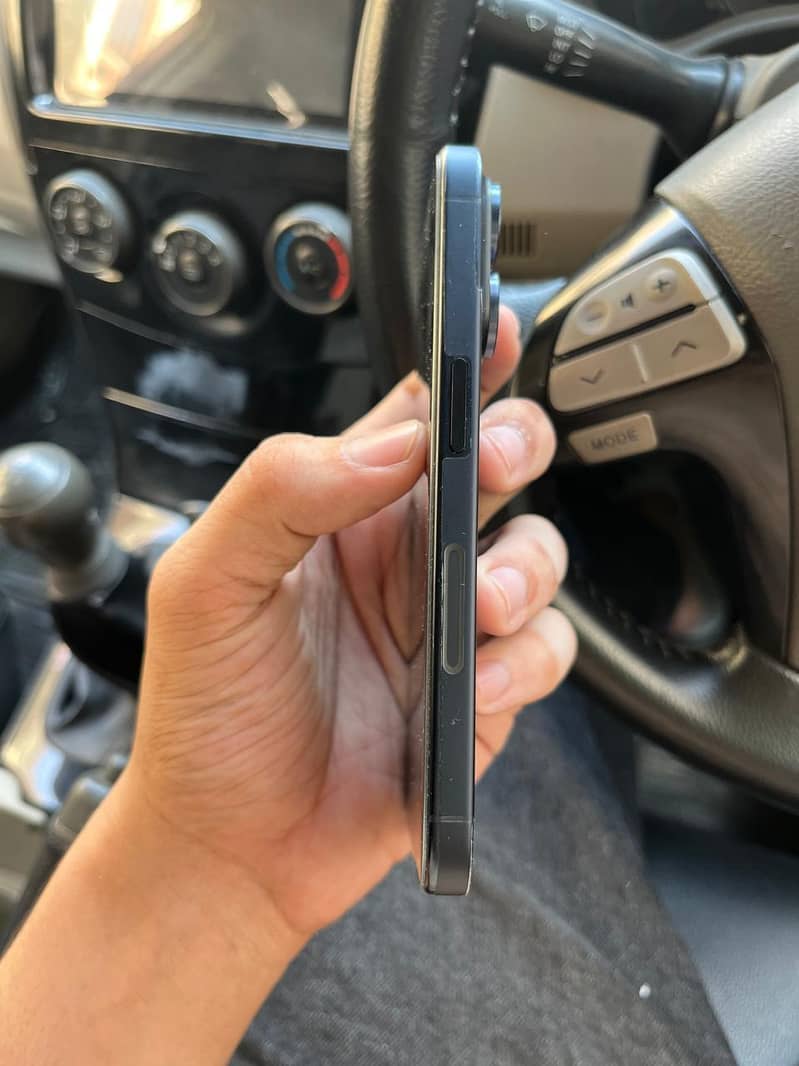 Apple iPhone 15 Pro 2
