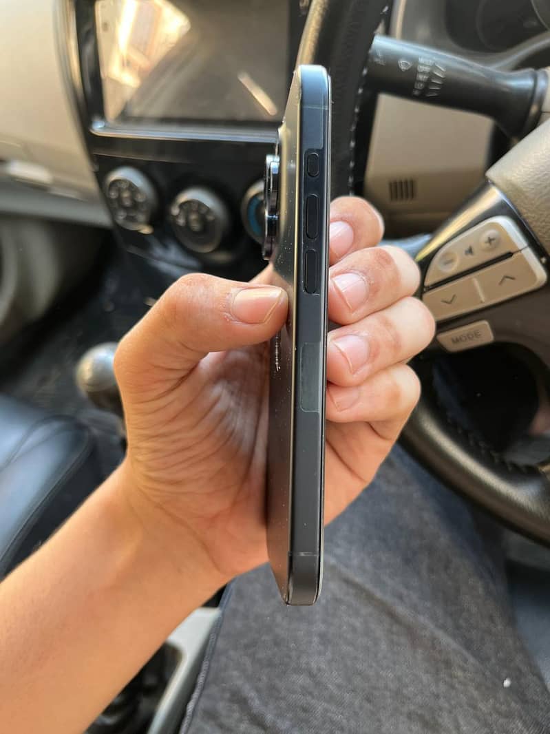 Apple iPhone 15 Pro 3