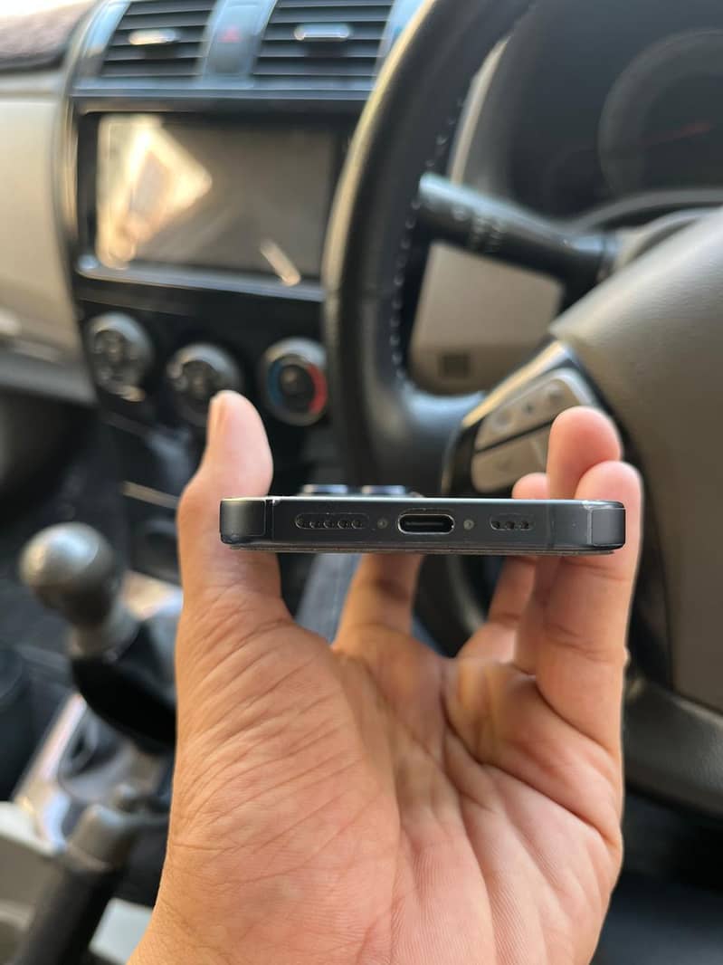Apple iPhone 15 Pro 4