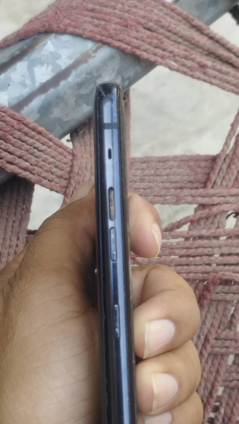 LG G8 ThinQ 1