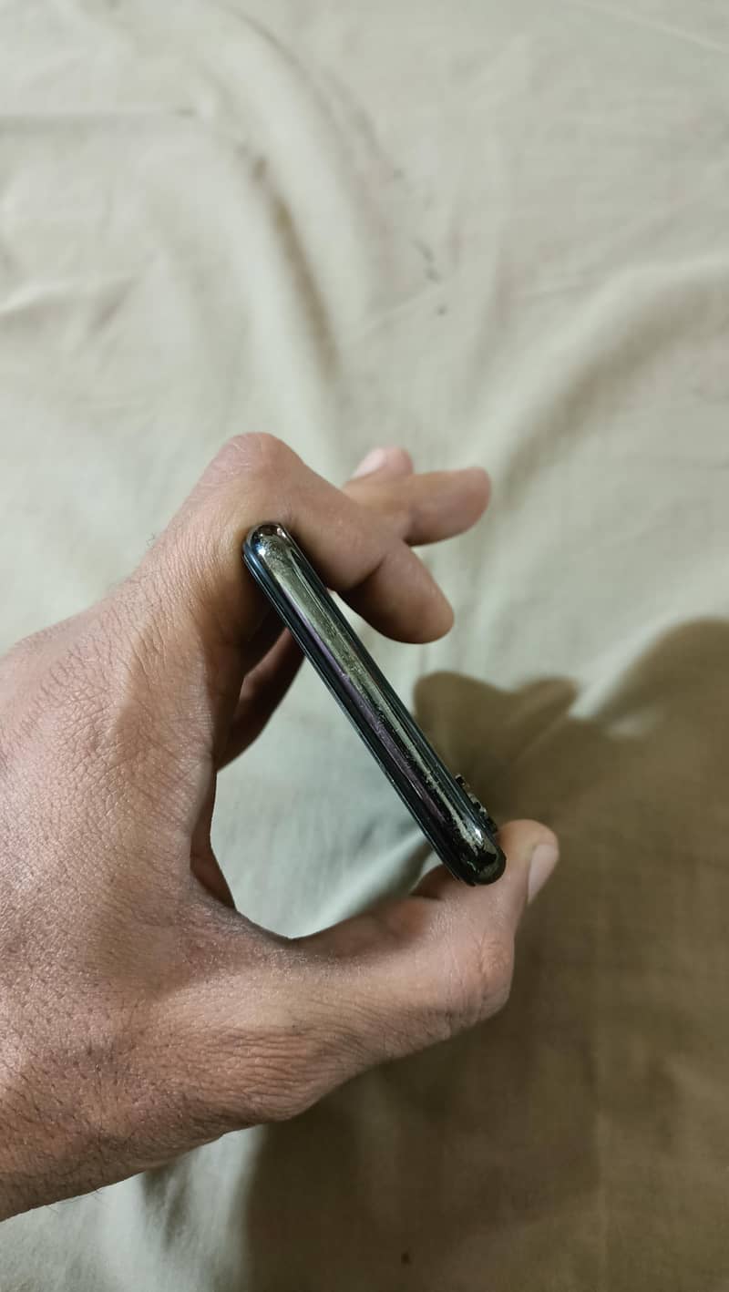 Apple iPhone X 3
