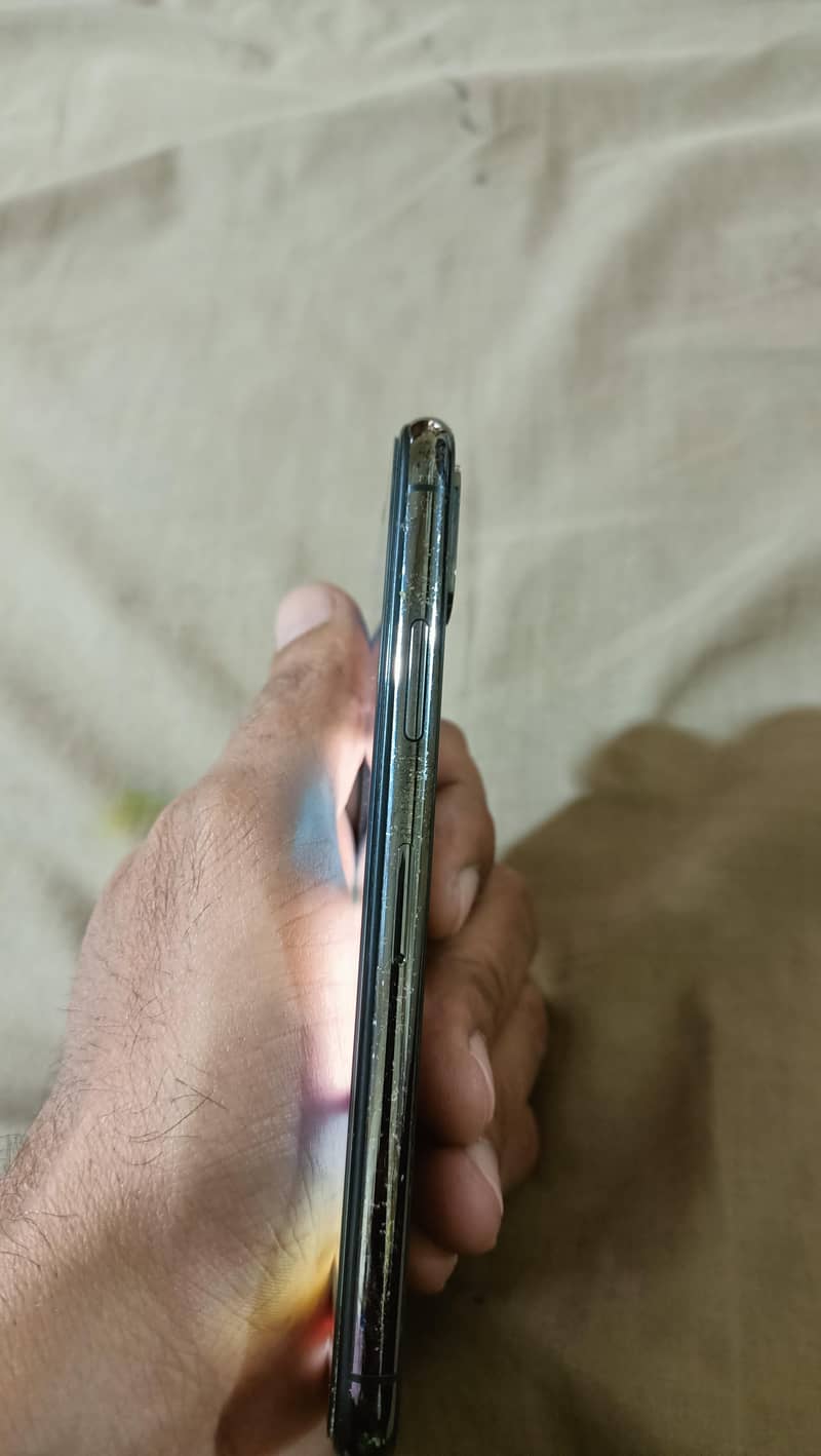 Apple iPhone X 4