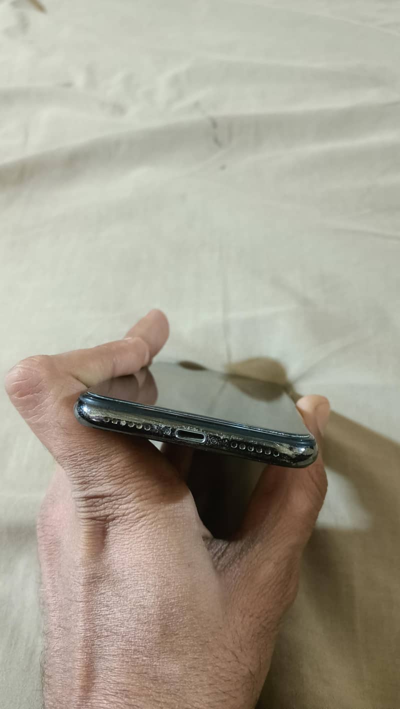 Apple iPhone X 5