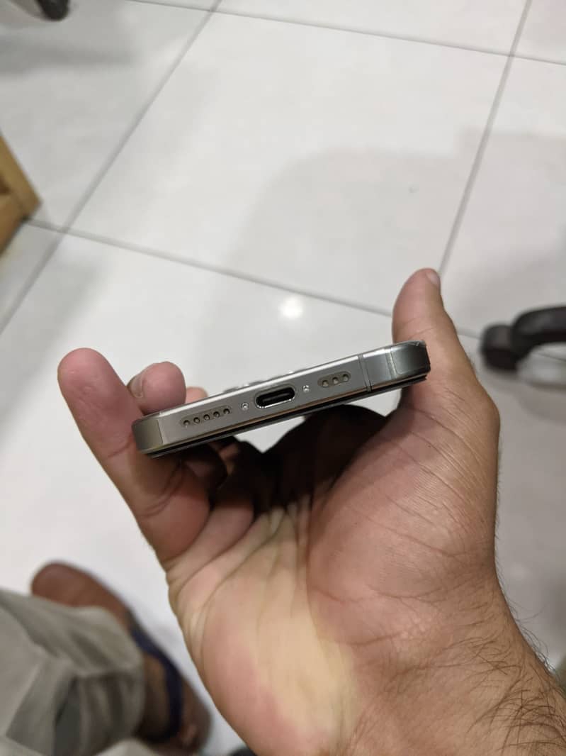 Apple iPhone 15 Pro(JV) 2