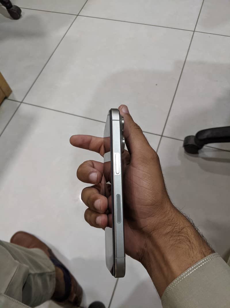 Apple iPhone 15 Pro(JV) 4