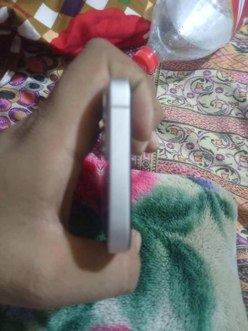 Apple iPhone 13 1