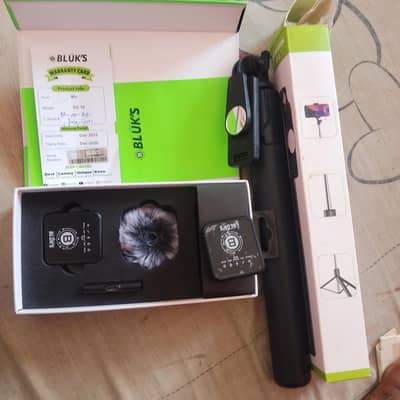 wireless mic BX18 or selfie stick