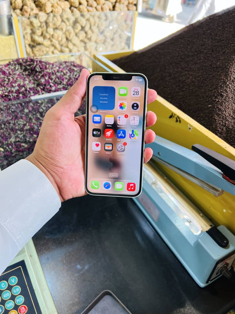Apple iPhone 12 2