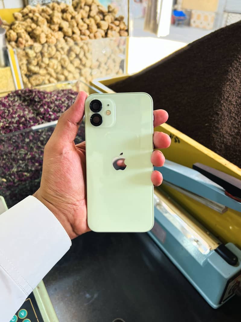 Apple iPhone 12 6
