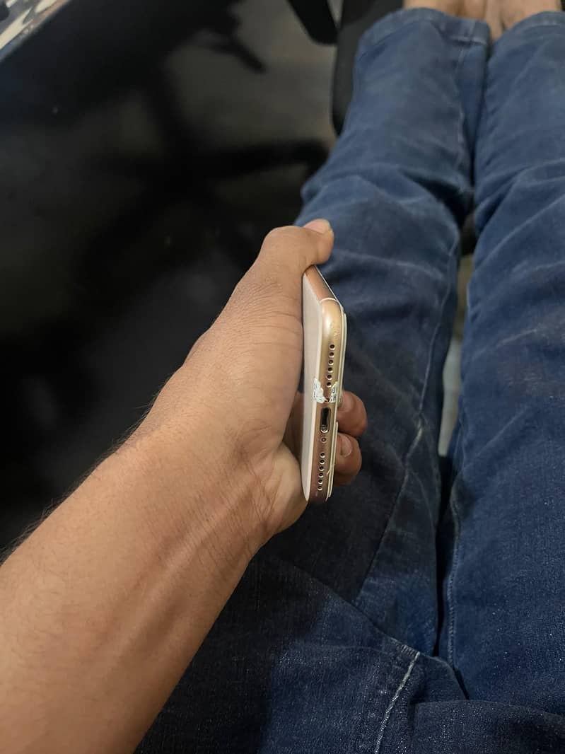 Apple iPhone 8 4