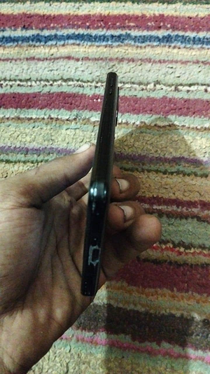 Sharp Aquos R5G 3