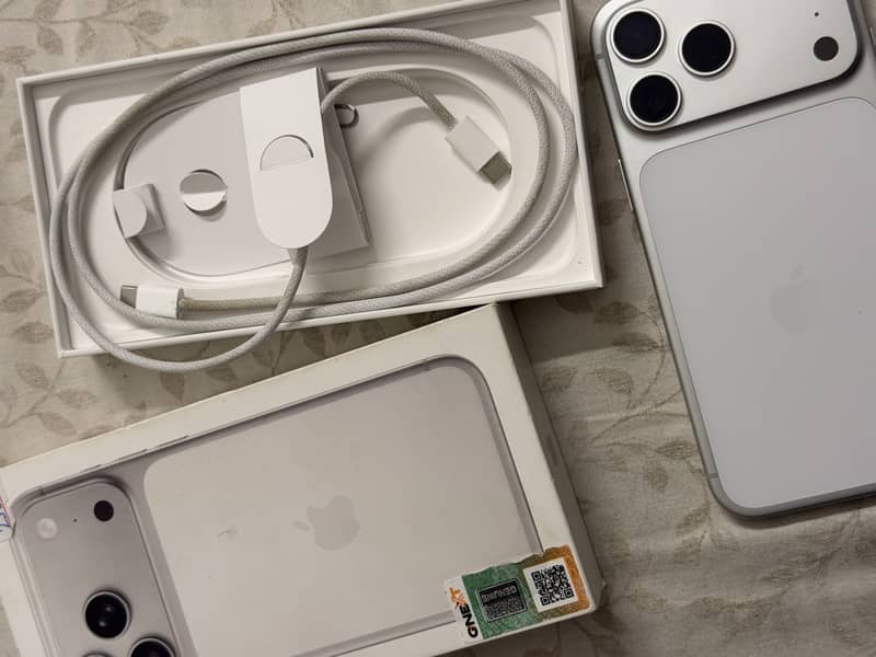Apple iPhone 17 Pro Max 2