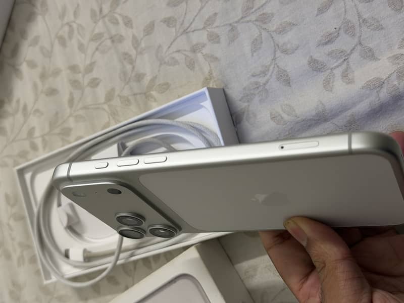 Apple iPhone 17 Pro Max 3