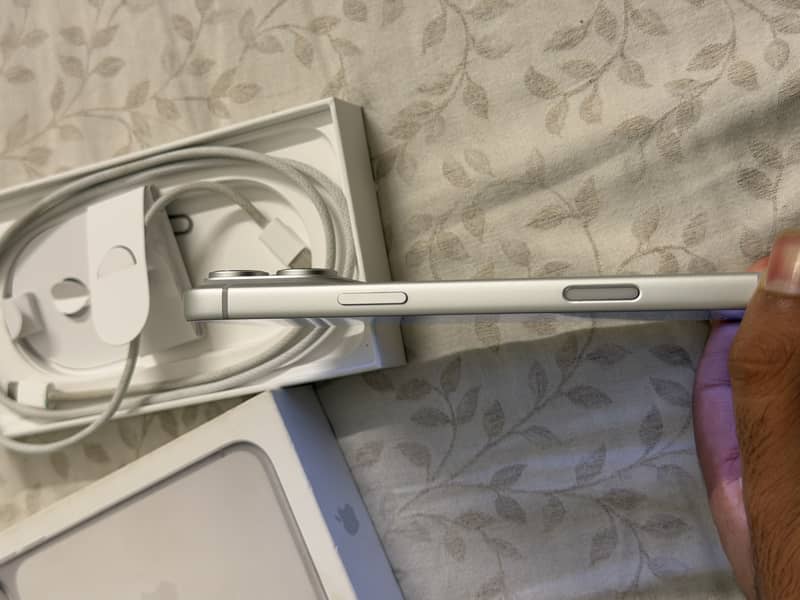 Apple iPhone 17 Pro Max 4
