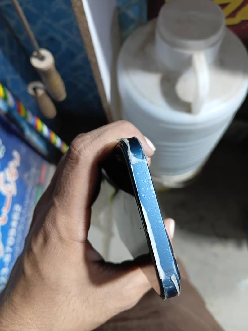 Apple iPhone 13 2