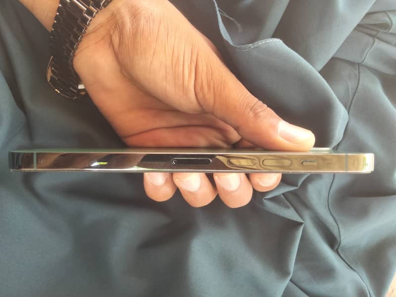 Apple iPhone 13 Pro Max 3