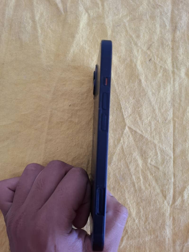 Apple iPhone 13 2