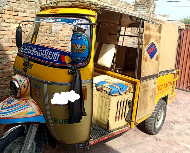 AUTOS RICKSHAW 1