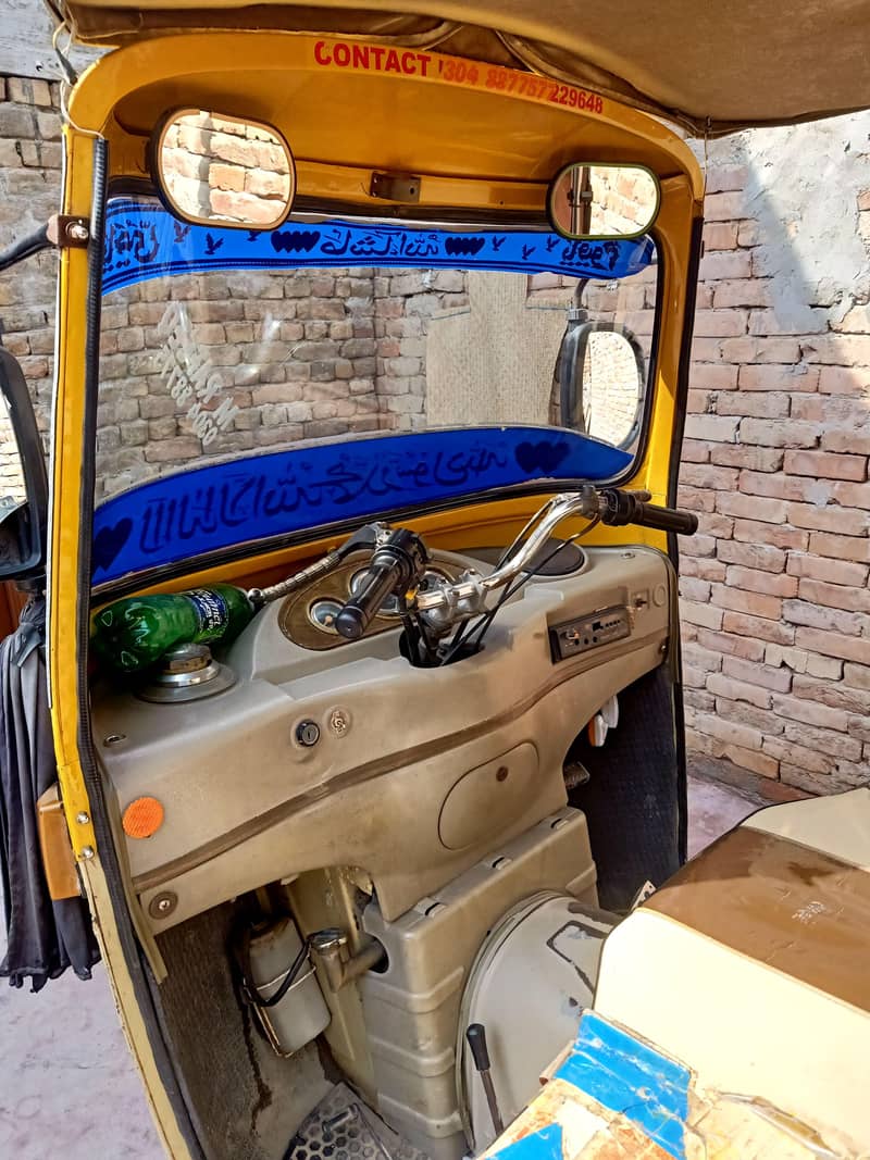 AUTOS RICKSHAW 2