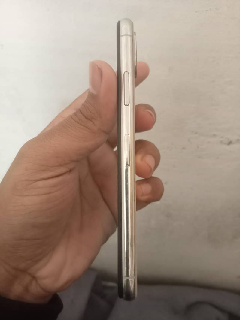 Apple iPhone XS 3