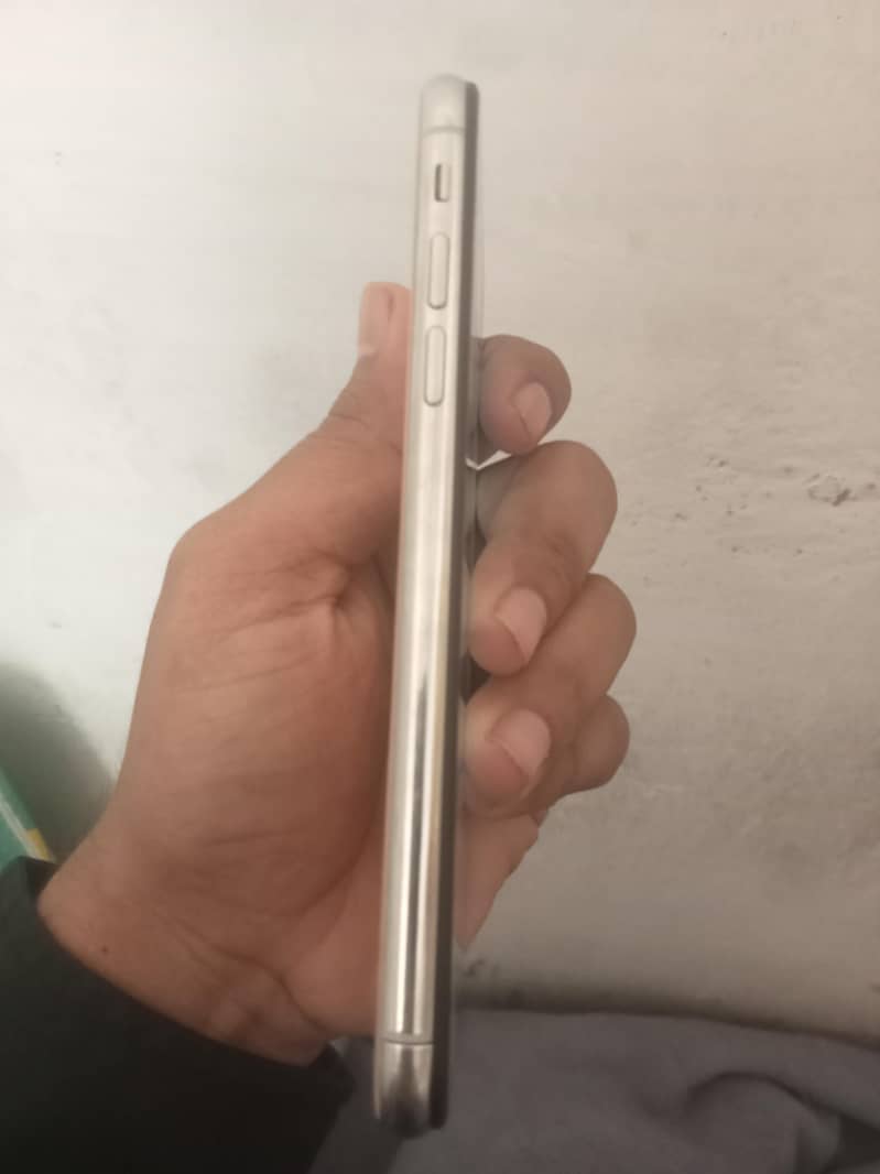 Apple iPhone XS 4