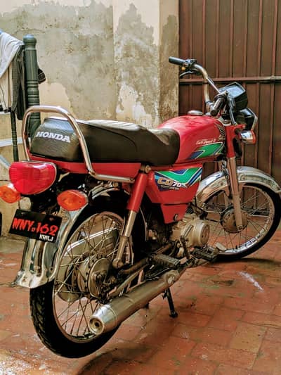 Honda CD 70 2018 Model – Full Fresh Condition – 2017 Number Plate