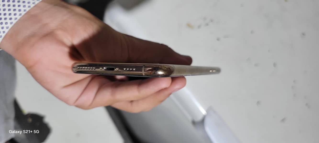 Apple iPhone 11 Pro Max 1