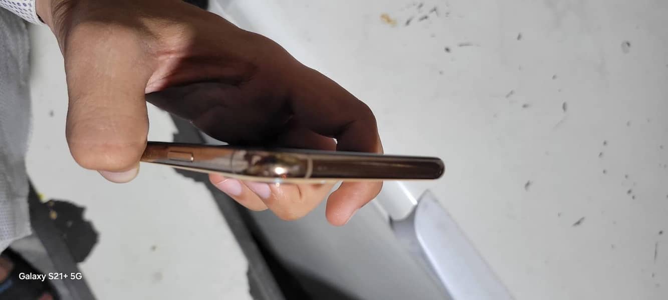 Apple iPhone 11 Pro Max 4