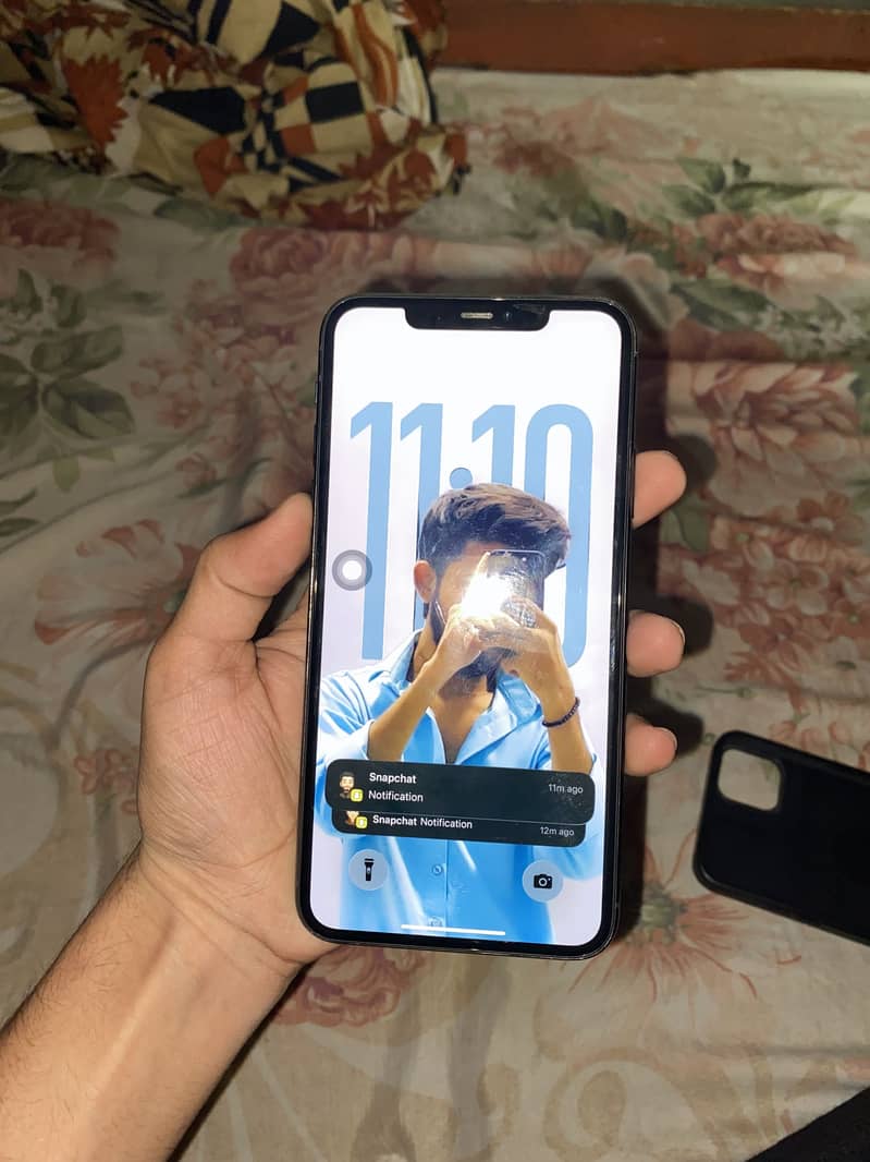 Apple iPhone 11 Pro Max 0