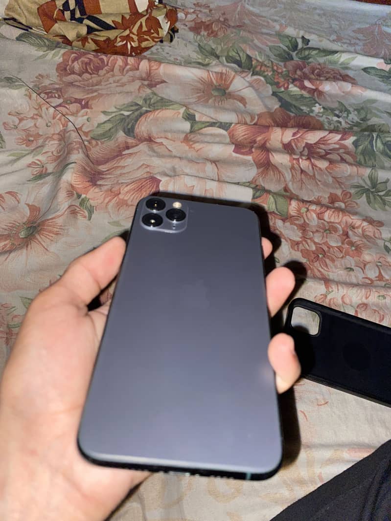 Apple iPhone 11 Pro Max 2