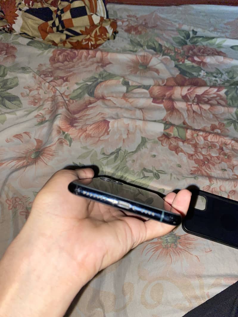 Apple iPhone 11 Pro Max 6