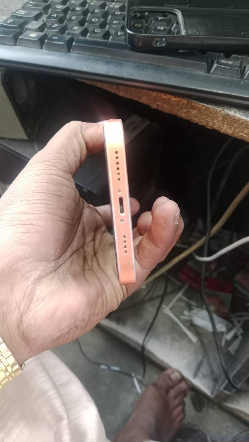 Apple iPhone XR 7