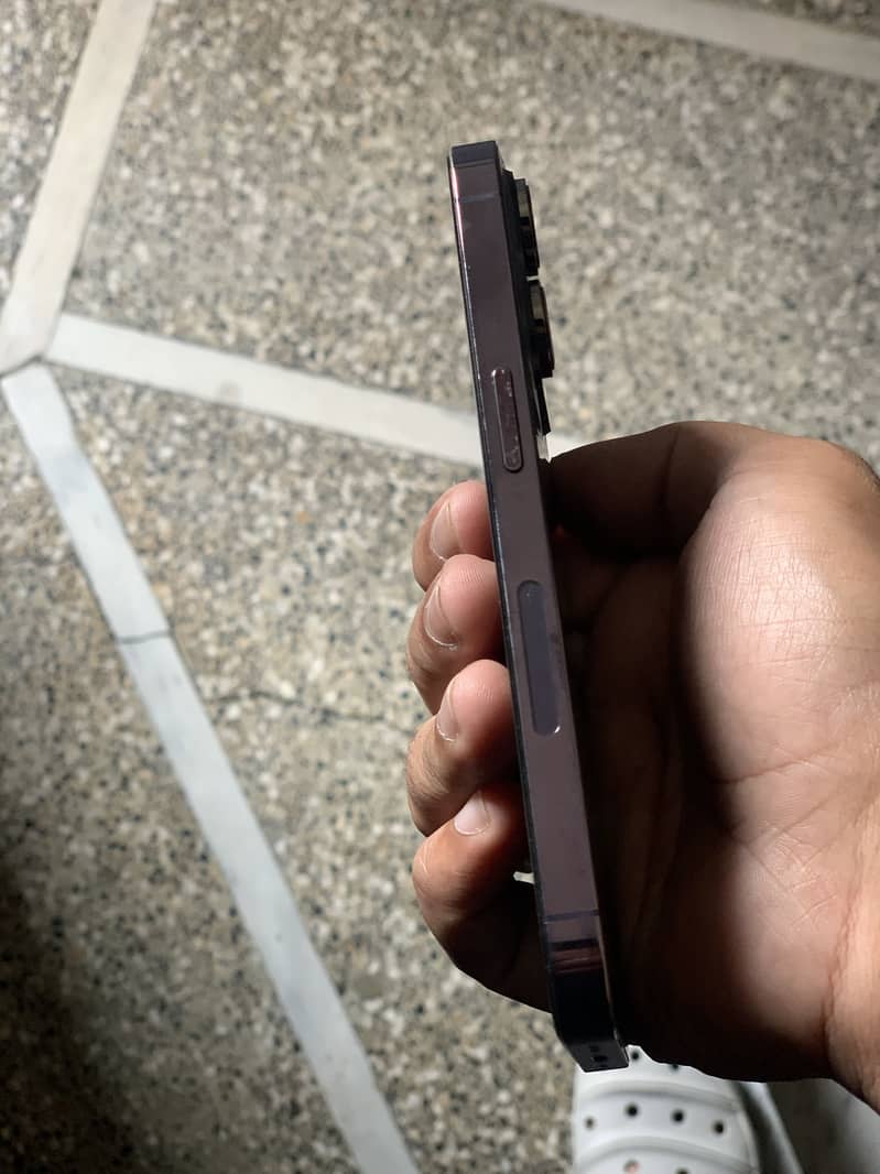 Apple iPhone 14 Pro 1