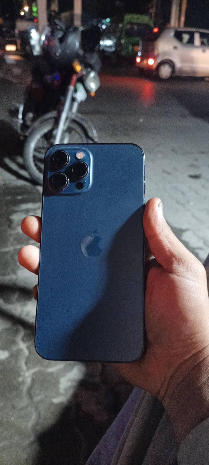 iPhone 12  pro Max 3