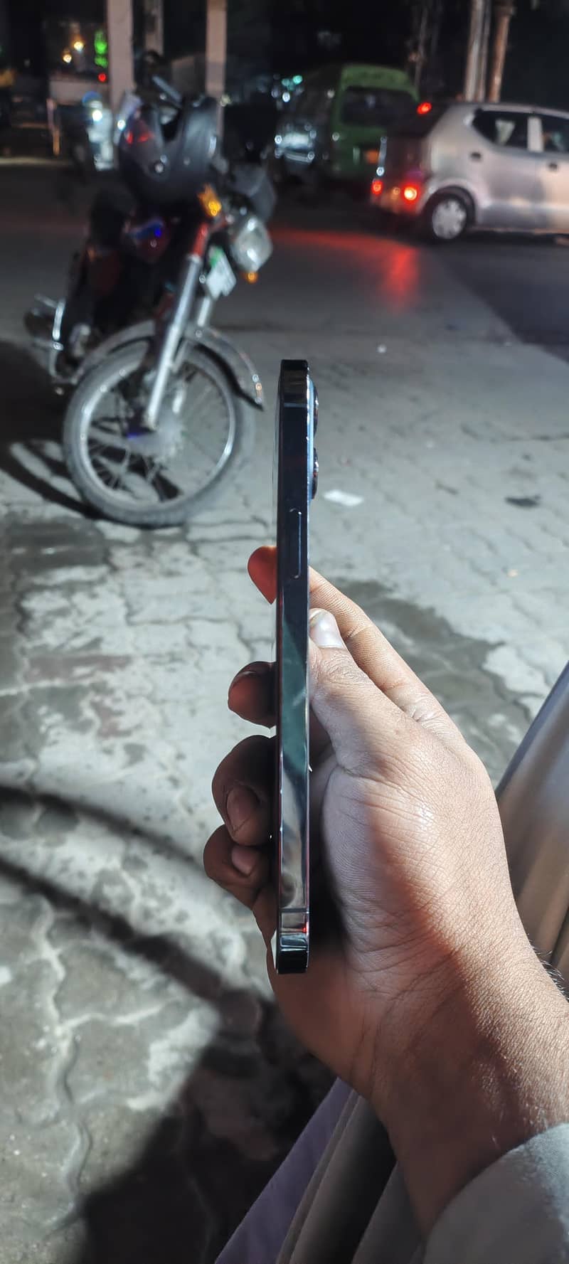 iPhone 12  pro Max 4