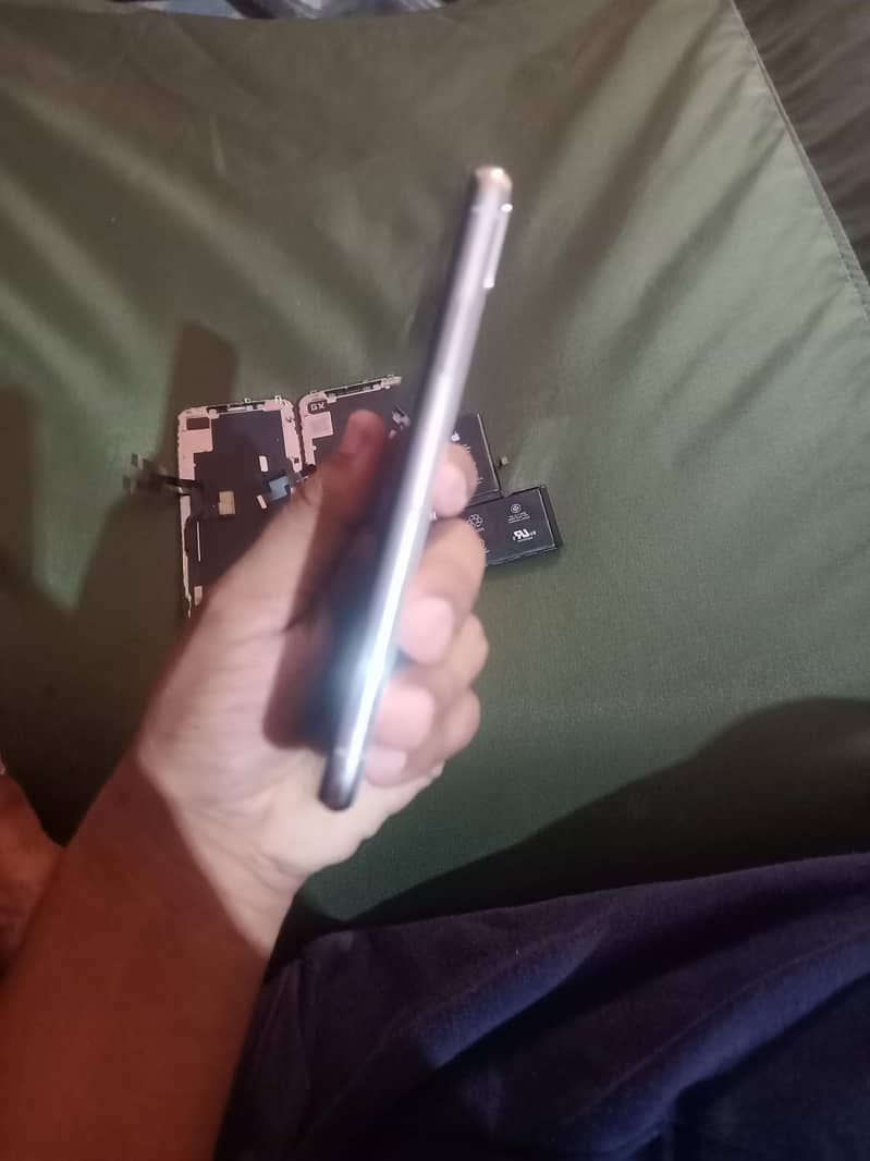 Apple iPhone X 11