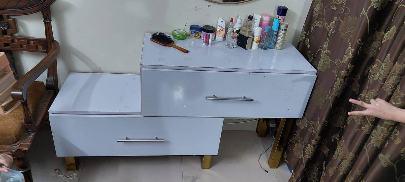dressing table 1