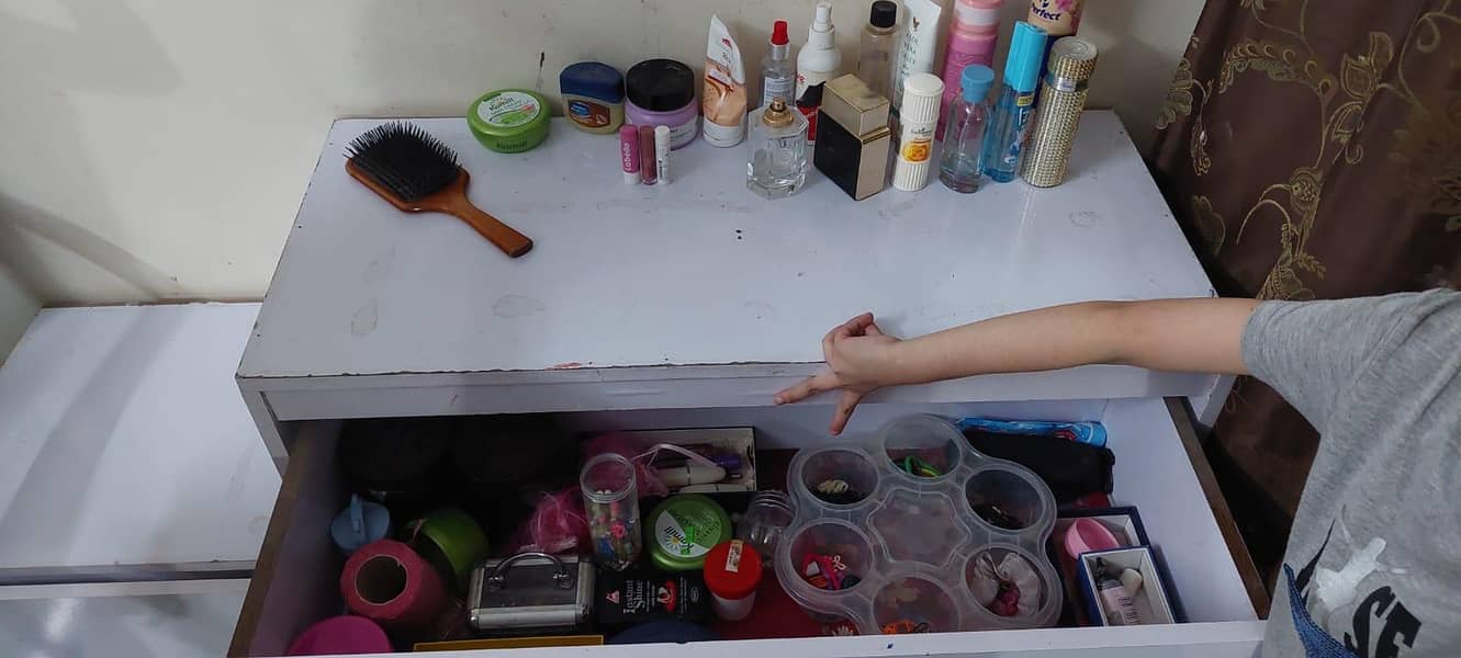 dressing table 4